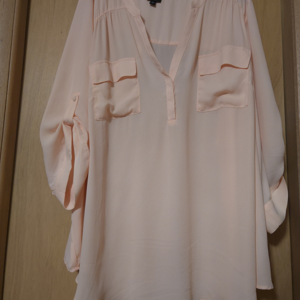 Torrid Light Pink V-Neck Blouse Size 5 Or 26/28